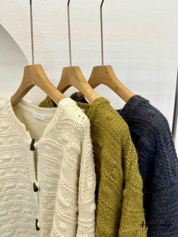 WJA79 精緻木紋牛角釦針織外 