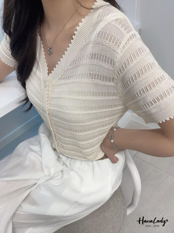 LLA48 柔美親膚排釦上衣 