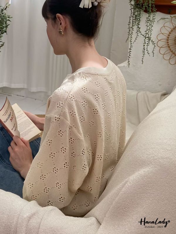 WTB40 細緻棉柔簍空袖上衣 