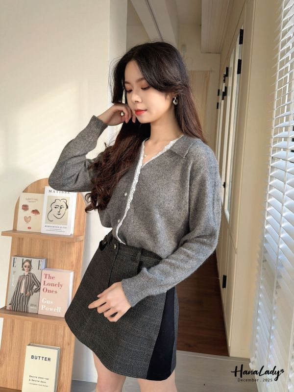 WQA58 蕾絲邊針珠釦毛料針織衫 