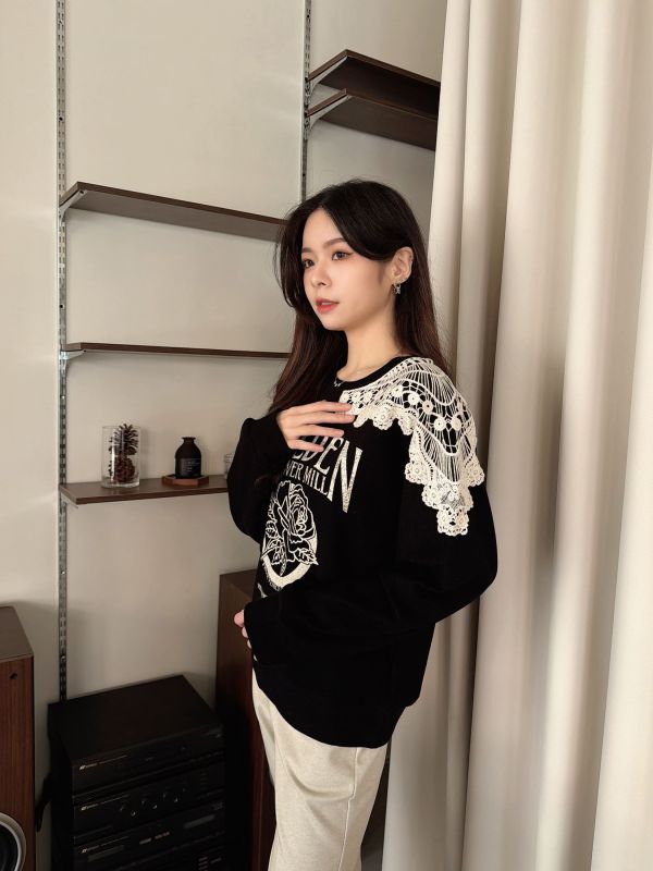 WQA23 設計感單側蕾絲肩印花T 