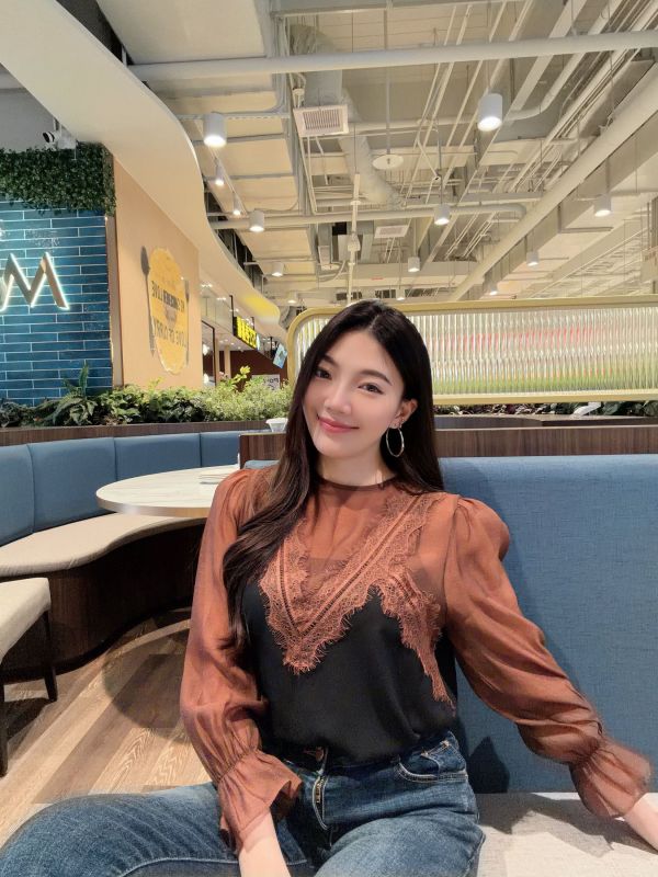 WQB68 睫毛蕾絲大V線雪紡上衣 