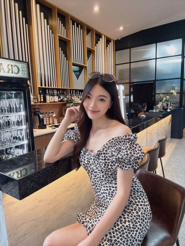 WLA88 夏日可愛花朵綁結短洋 