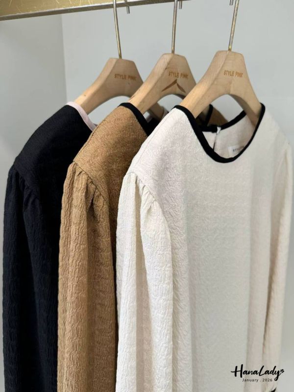 LEA57 俐落配色滾邊壓紋上衣 