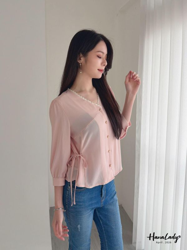 LFA67 蕾絲V領珍珠釦雪紡上衣 