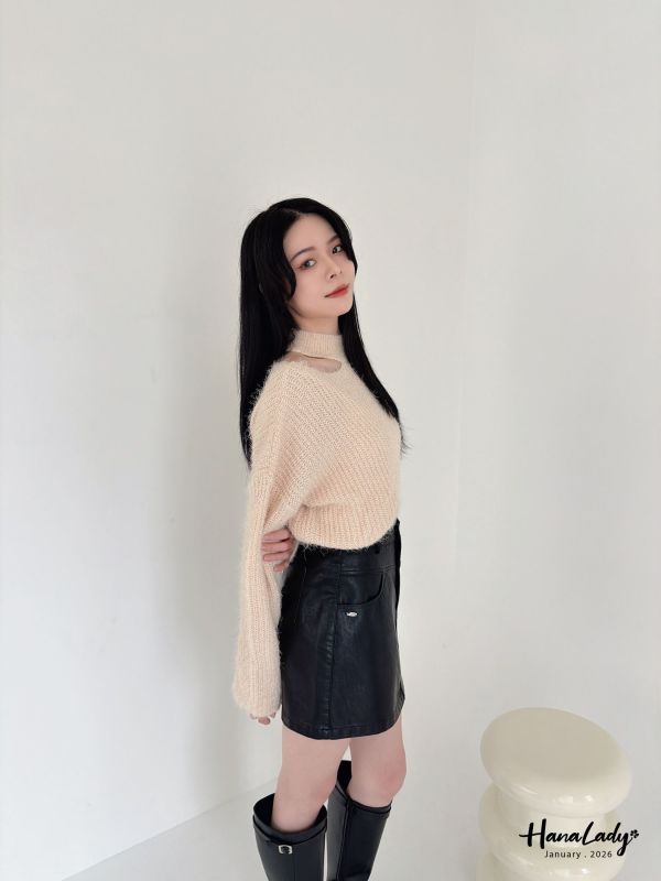 LEA30 造型挖肩純色上衣 