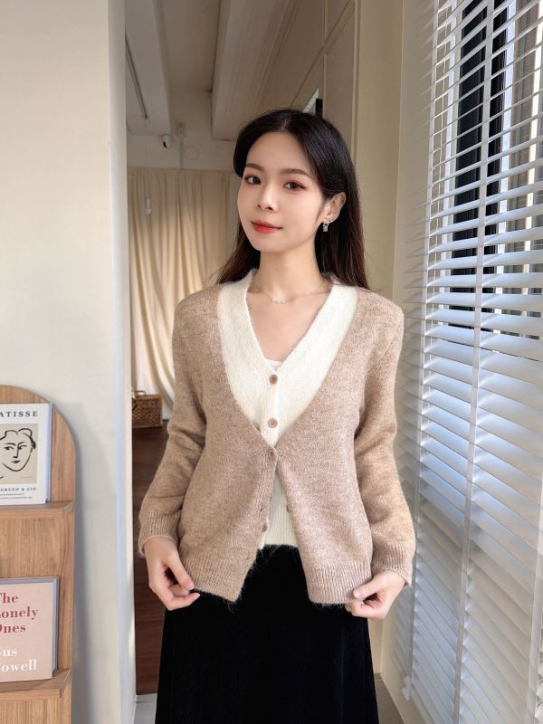 WQB27 假兩件配色V領針織上衣 