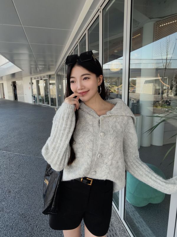 WQB22 設計感麻花波浪紋針織上衣 