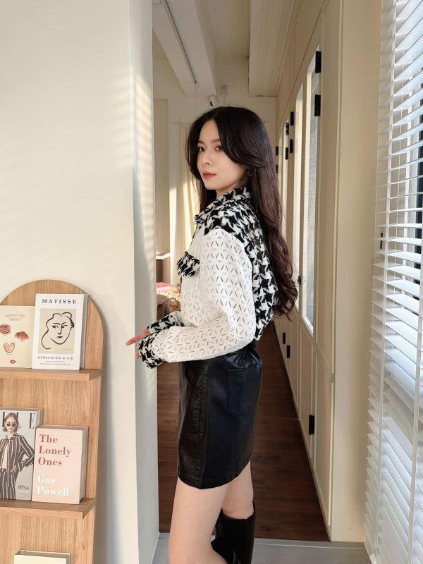 WQA38 千鳥紋配色簍空小花上衣 