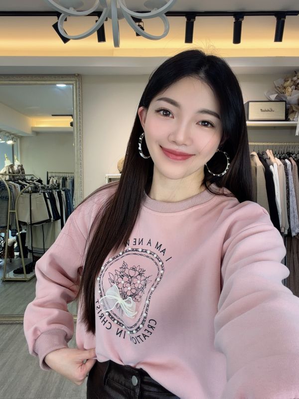 WQA21 花卉釘珠蝴蝶結圓領上衣 