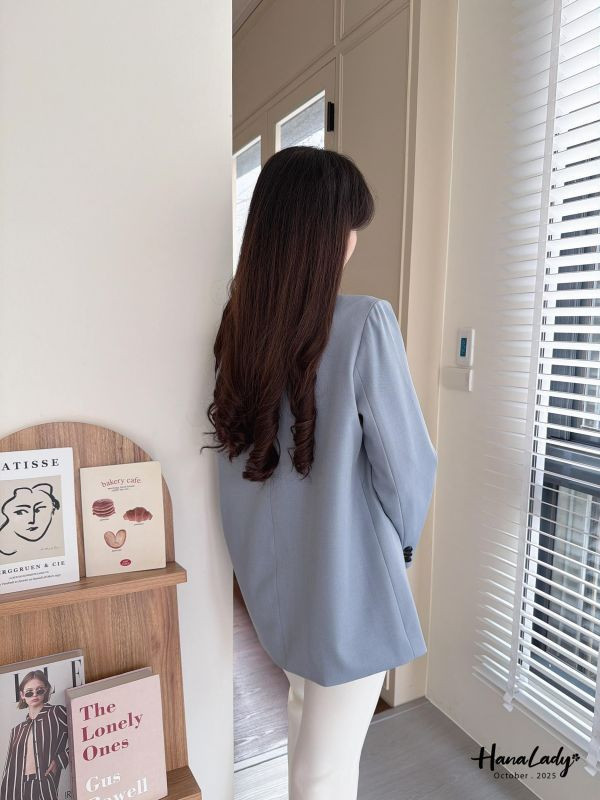 WTA72 俐落雙釦順版西裝外套 