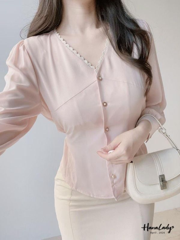 LFA67 蕾絲V領珍珠釦雪紡上衣 
