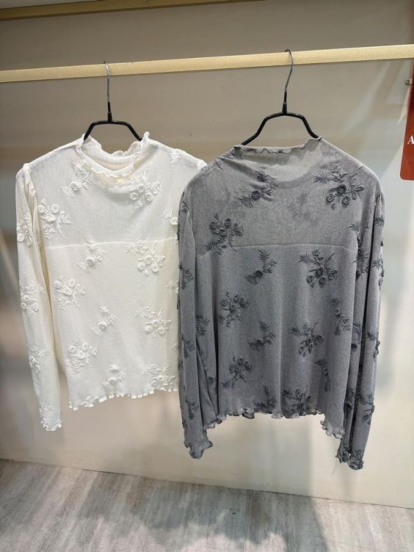 LTA90 刺繡雕花拷克邊針織上衣 