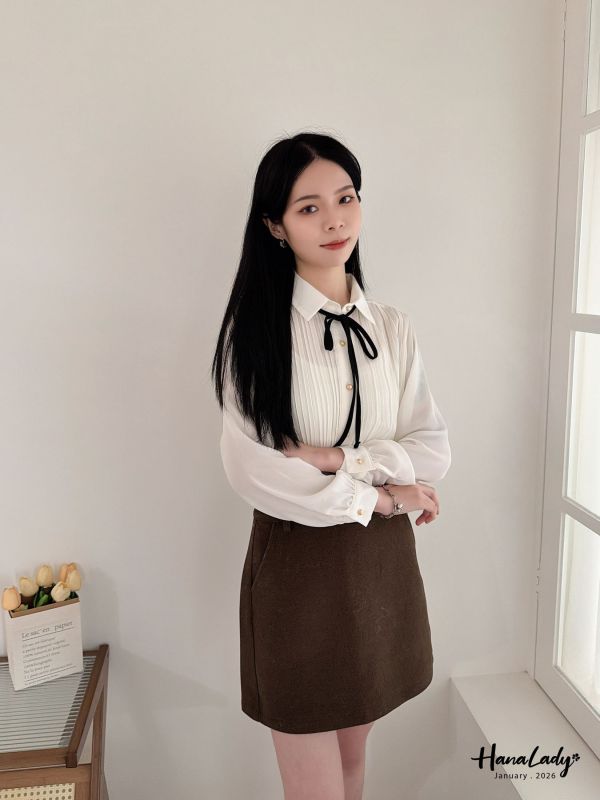 LEA27 造型金扣雪紡壓紋上衣 