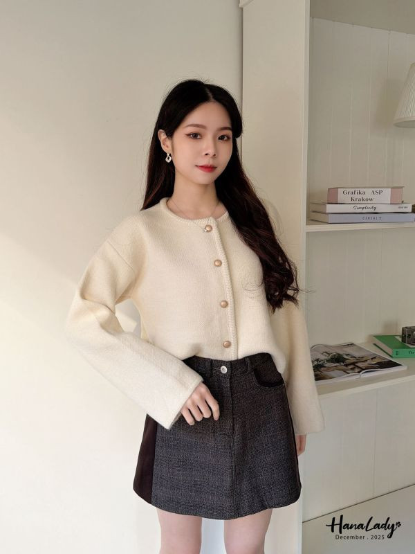 WQA71 質感造型金釦圓領上衣 