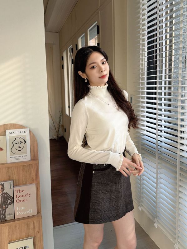 WQA61 超親膚高領QQ邊縮口上衣 