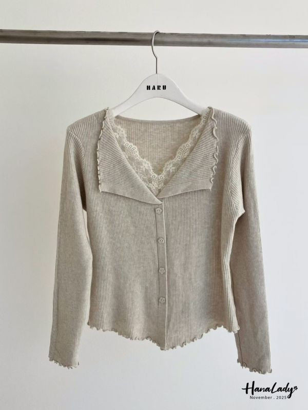 WJA04 蕾絲翻領修身針織上衣 