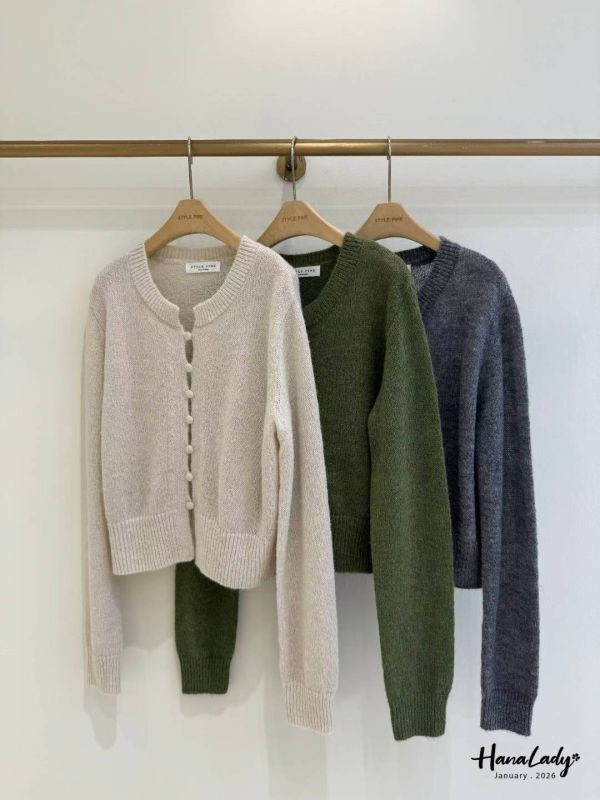 LEA61 簡約排釦設計針織上衣 