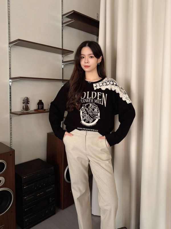 WQA23 設計感單側蕾絲肩印花T 