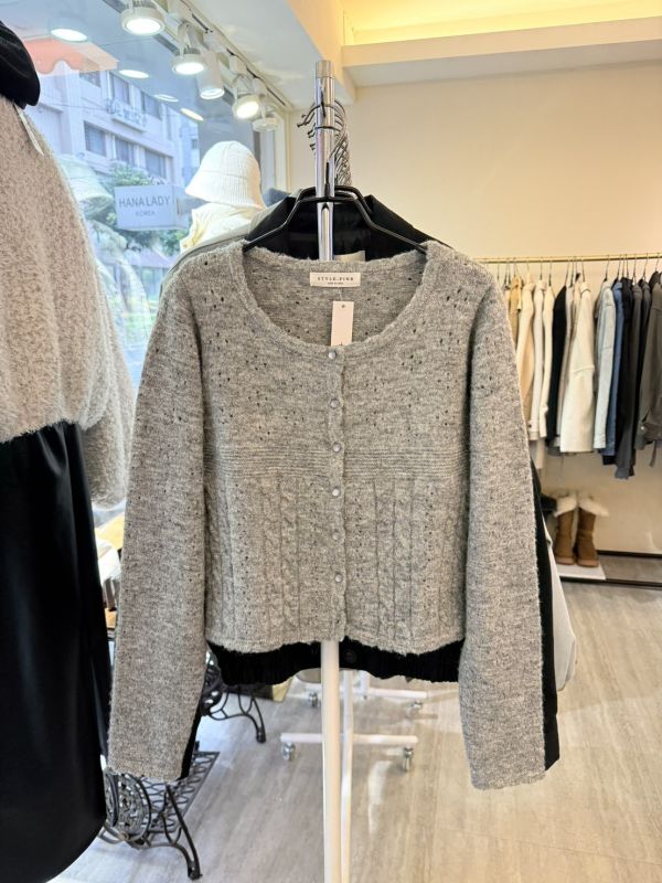 LEA60 簍空小花果凍釦針織上衣 