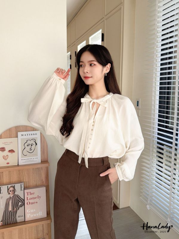 WQA83 精緻貝殼釦V領傘擺上衣 