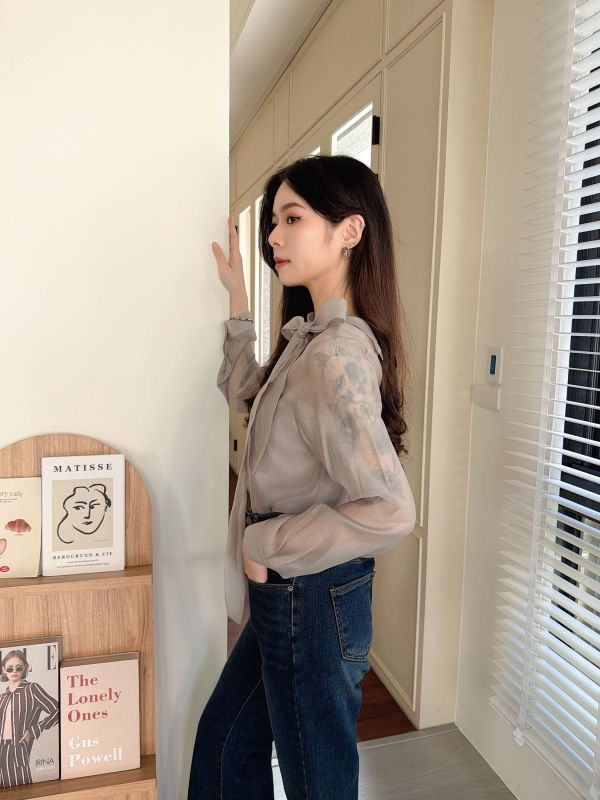 WQB20 氣質透袖領壓紋綁帶衫 