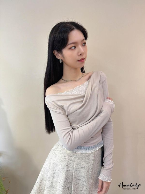 LTA07 甜美蕾絲垂領細針織上衣 