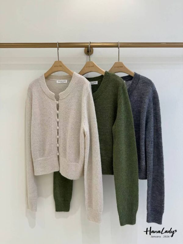 LEA61 簡約排釦設計針織上衣 