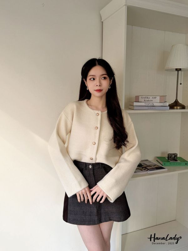 WQA71 質感造型金釦圓領上衣 