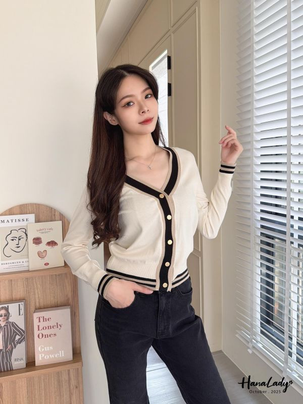 WTB20 配色領細針織親膚排釦衫 