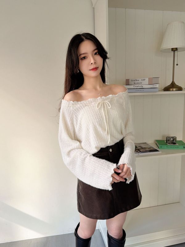 WQA68 抽繩花邊領毛毛上衣 