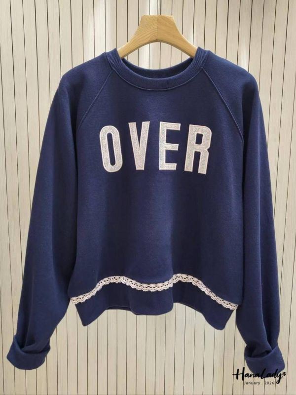 LEA77 蕾絲字母大學T 