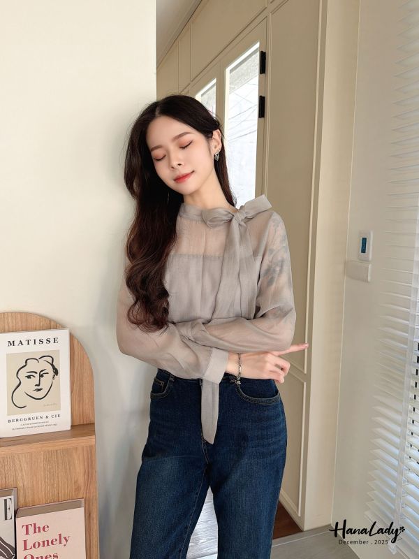 WQB20 氣質透袖領壓紋綁帶衫 