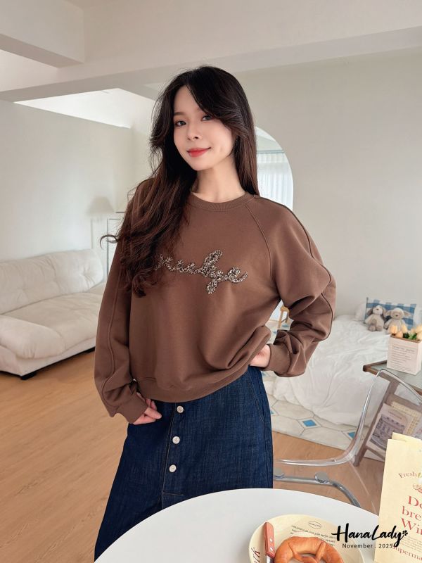 WJA24 立體毛呢字母大學T 