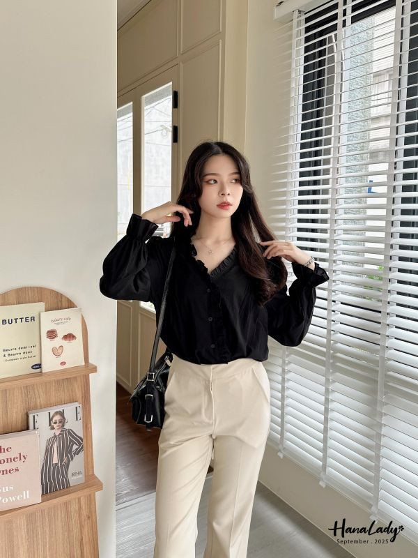 WKA42 荷葉波浪領排釦衫 