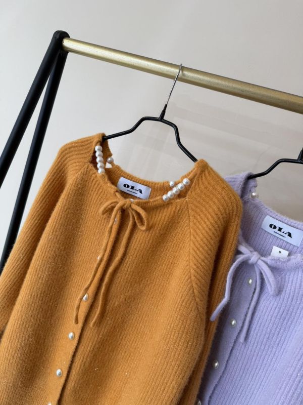 LEA49 珍珠綁結領混銀線針織上衣 