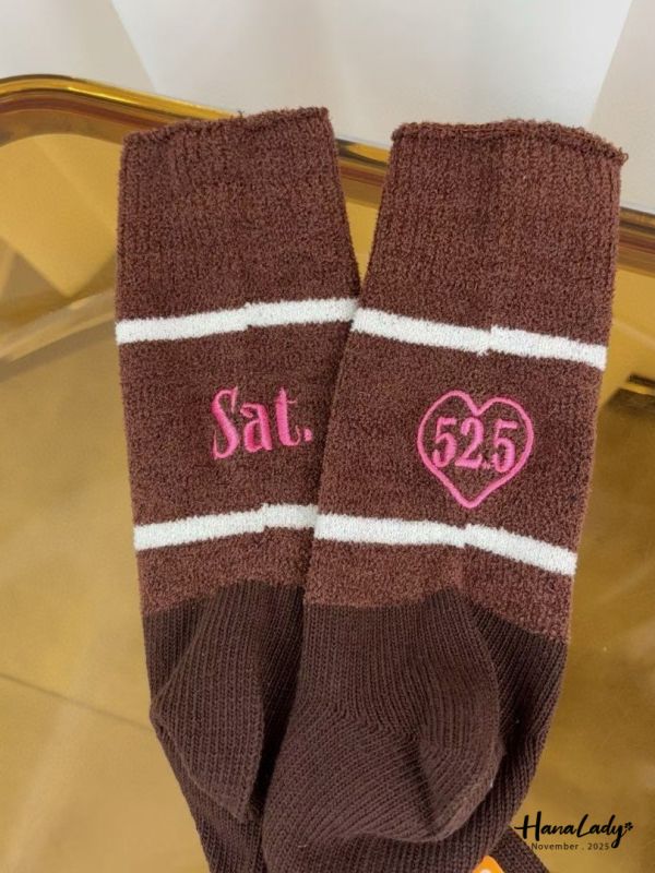 WJB31 刺繡珊瑚絨拼接棉襪 