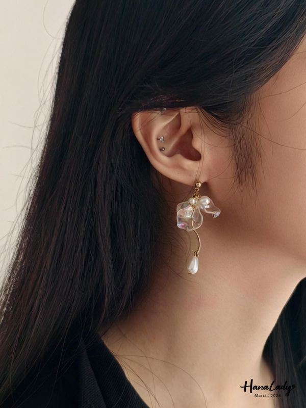 LSA72 貝殼光澤花瓣珍珠耳環 