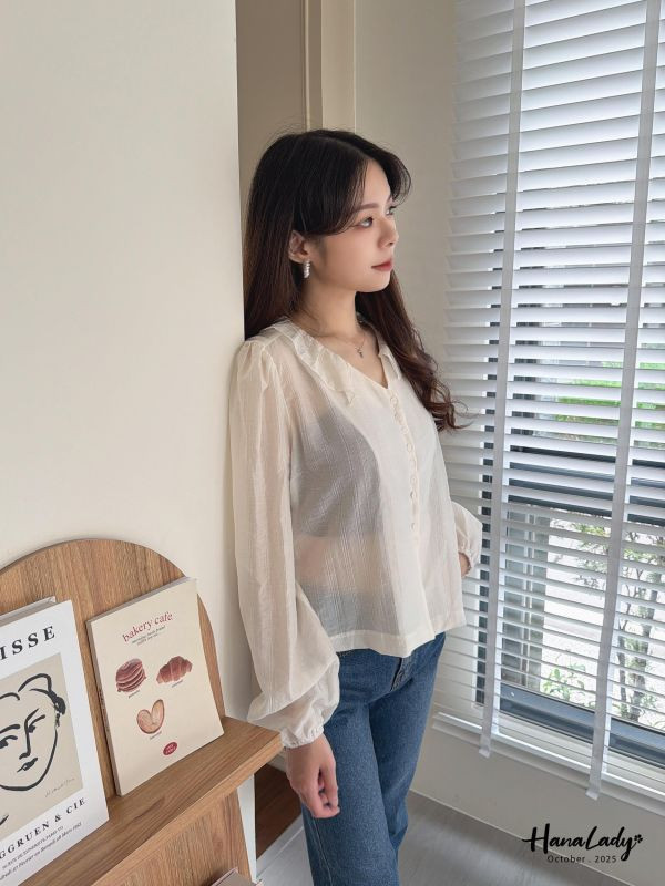 WTA77 可愛壓摺領排釦壓紋上衣 