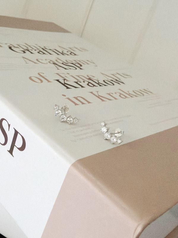 WQB47 純銀簡約V線水鑽耳環 