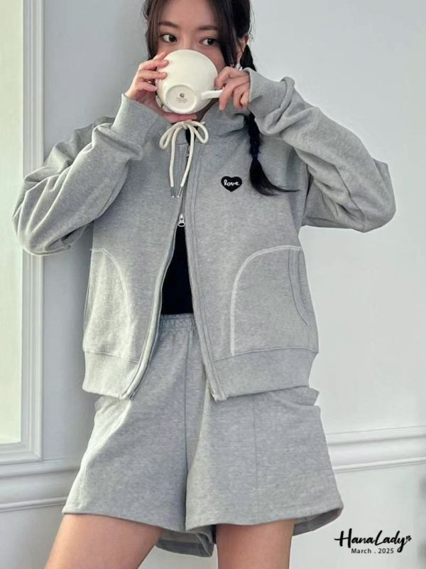 WSA28 愛心徽章車線連帽外套 