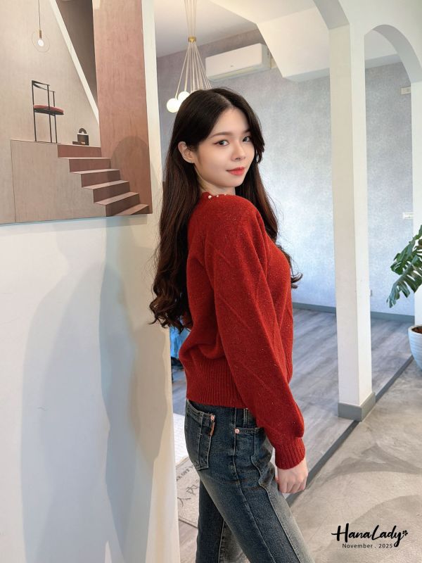 WJA85 氣質釘珠簍空針織上衣 