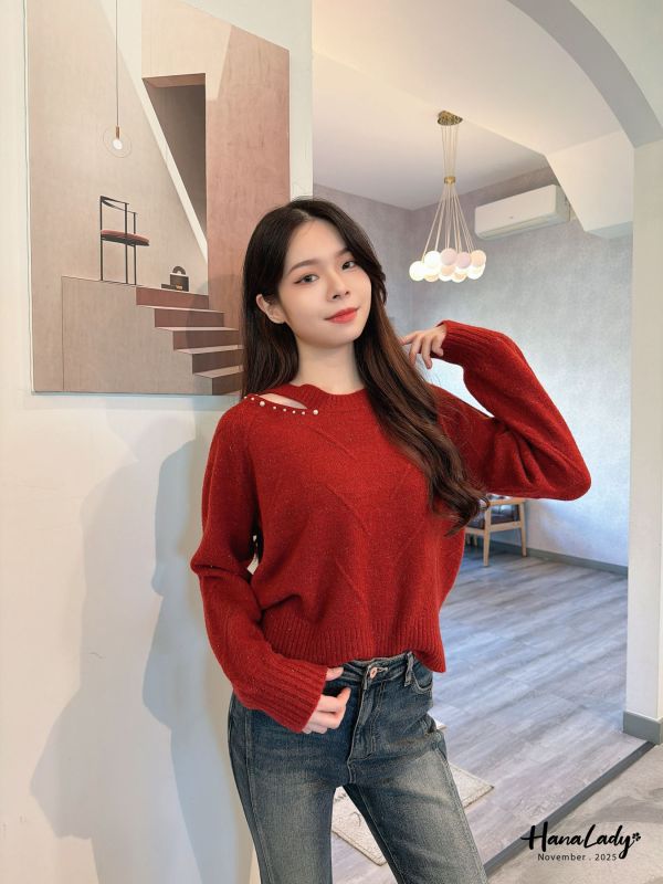 WJA85 氣質釘珠簍空針織上衣 