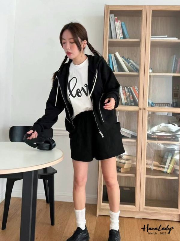 WSA28 愛心徽章車線連帽外套 