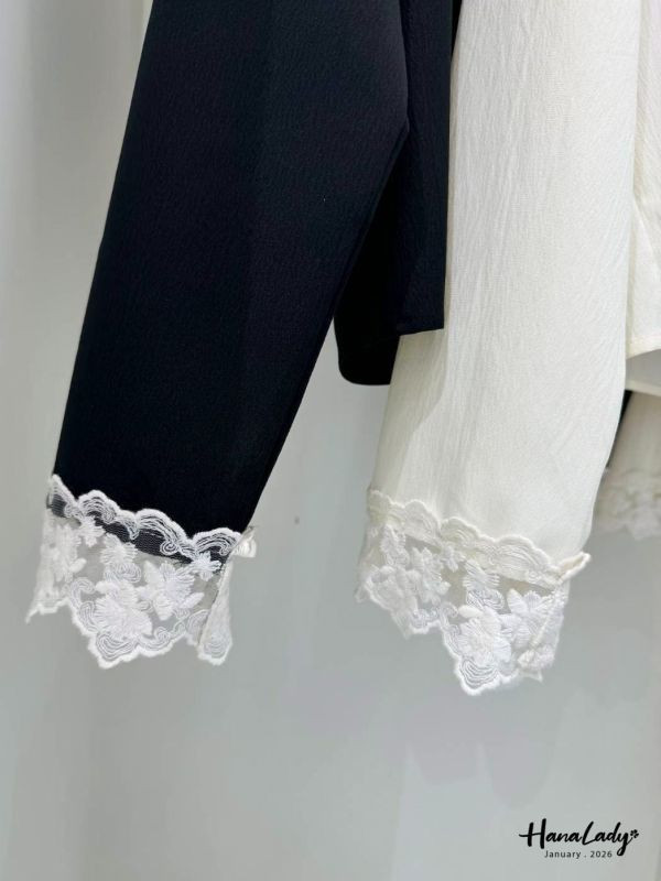 LEA58 蕾絲拼接娃娃領上衣 