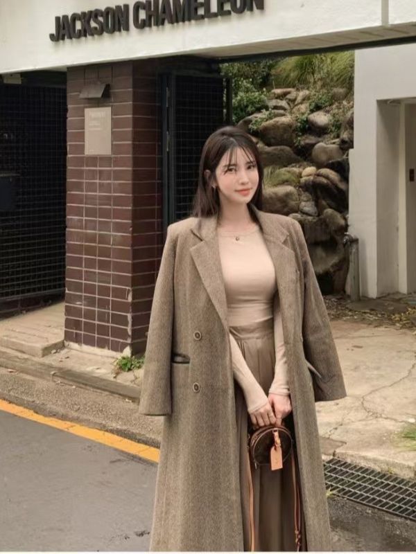 WQA88 皮革拼接線條微舖棉羊毛大衣 