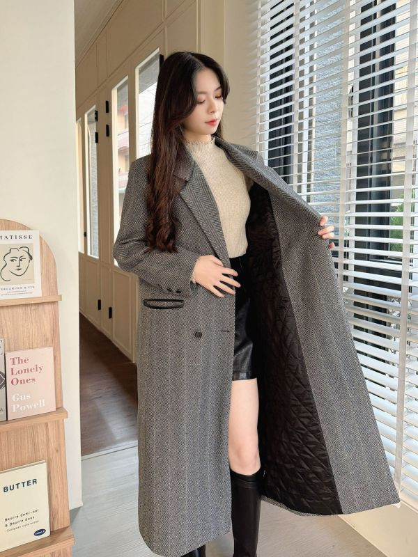 WQA88 皮革拼接線條微舖棉羊毛大衣 