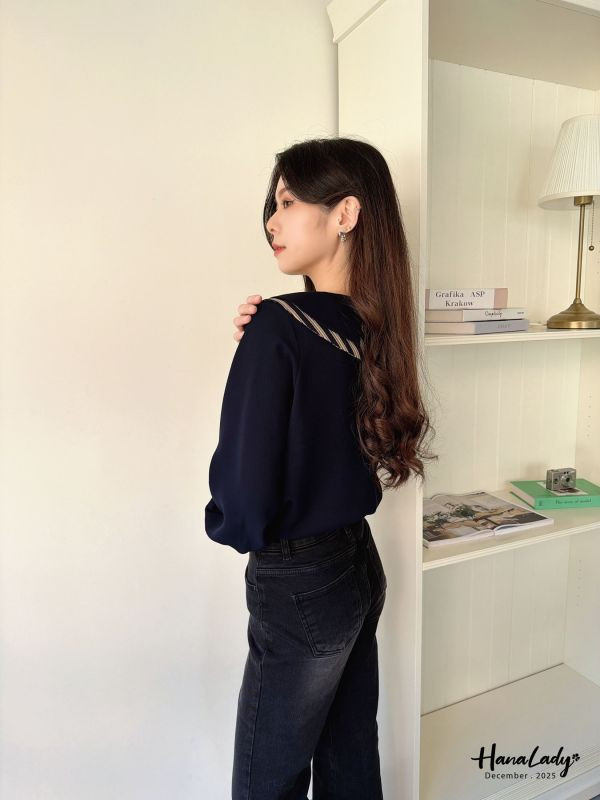 WQA47 線條層次領珍珠雪紡衫 