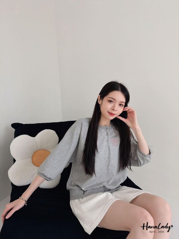 LFA88 學院風三釦刺繡愛心上衣 