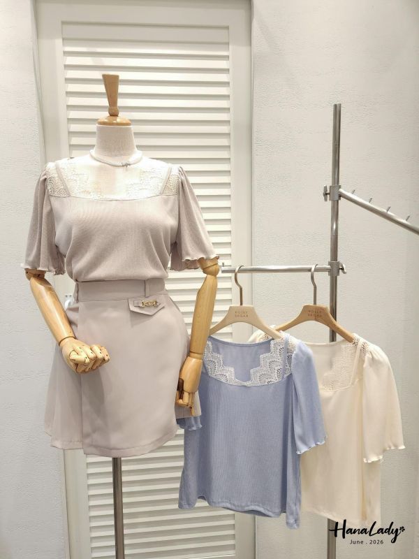 LLA30 舒服軟針織蕾絲領上衣 